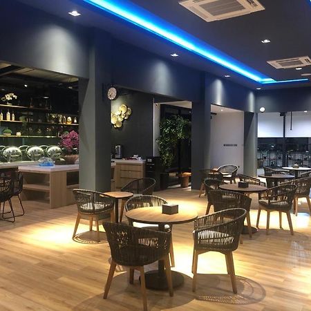 Grand Caman Hotel Bekasi Luaran gambar