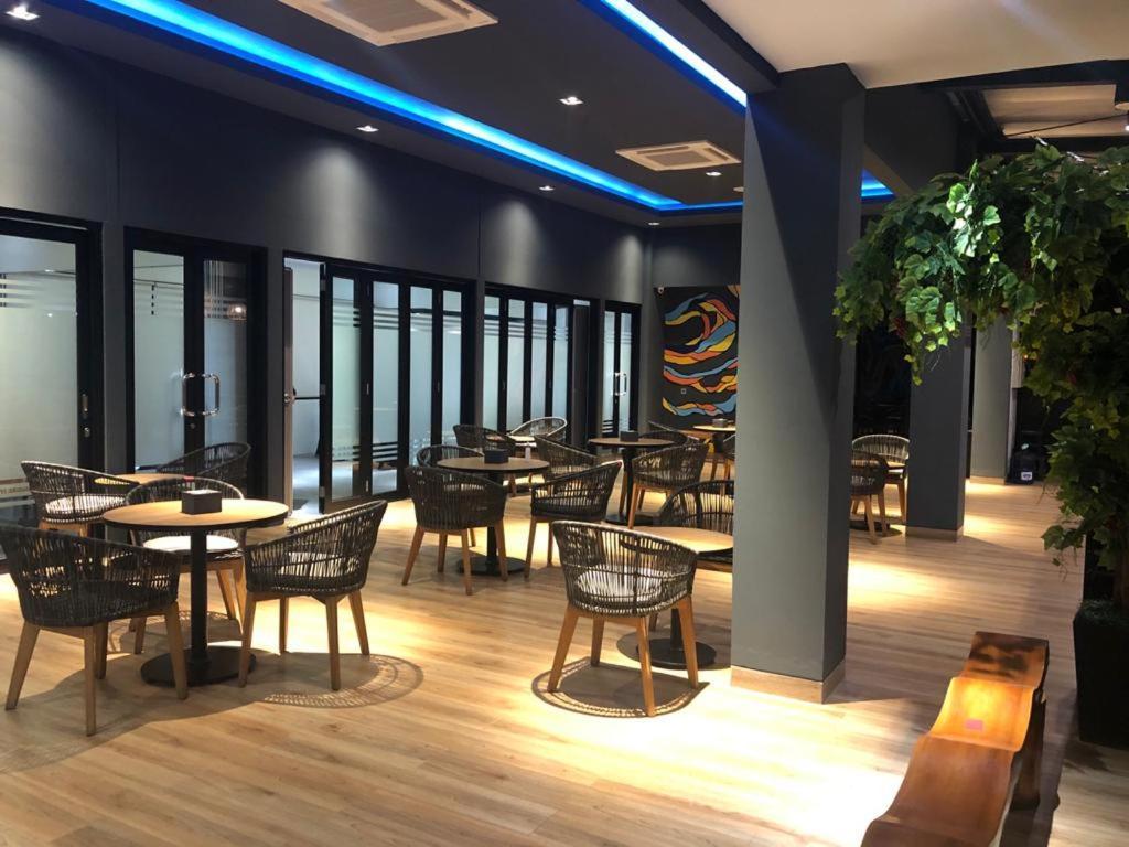 Grand Caman Hotel Bekasi Luaran gambar
