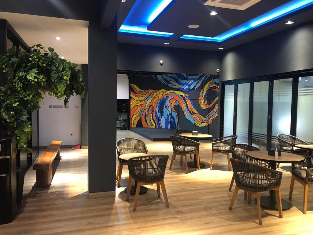 Grand Caman Hotel Bekasi Luaran gambar