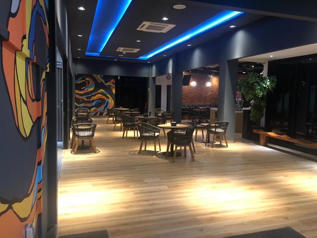 Grand Caman Hotel Bekasi Luaran gambar