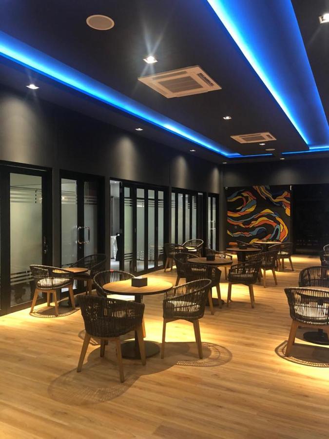Grand Caman Hotel Bekasi Luaran gambar