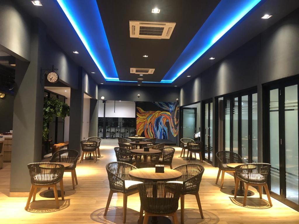 Grand Caman Hotel Bekasi Luaran gambar
