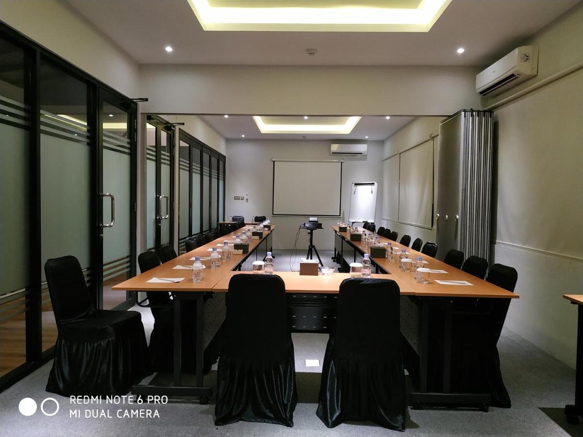 Grand Caman Hotel Bekasi Luaran gambar