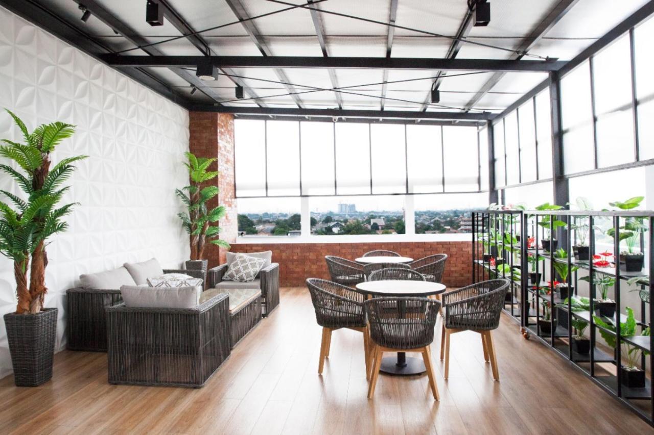 Grand Caman Hotel Bekasi Luaran gambar